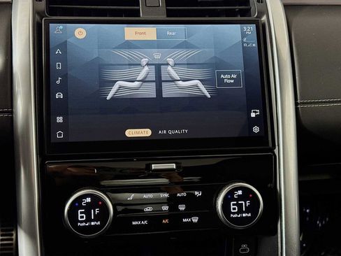 Used 2024 Land Rover Discovery Metropolitan Edition image 14