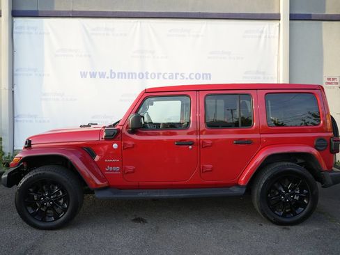 Used 2024 Jeep Wrangler Unlimited Sahara w/ Technology Group AWD/4WD image 8