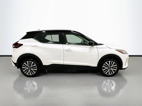 Used 2024 Nissan Kicks SV image 8