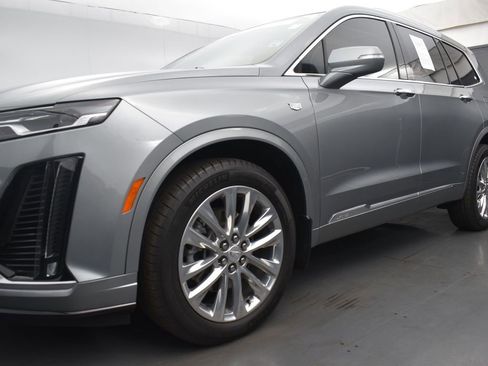 Certified 2024 Cadillac XT6 Premium Luxury w/ LPO, Floor Liner Package AWD/4WD image 32