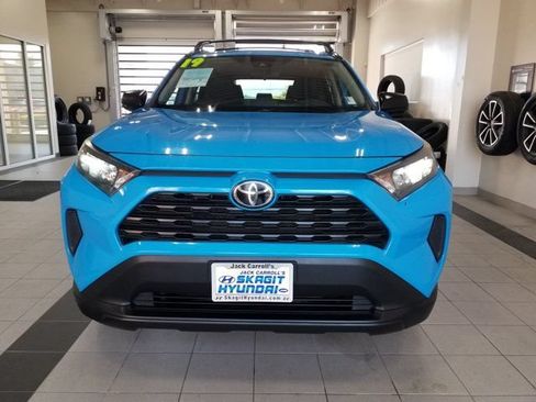 Used 2019 Toyota RAV4 LE w/ Carpet Mat Package AWD/4WD image 18