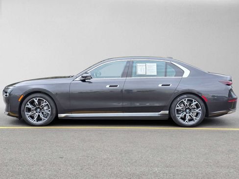 Used 2023 BMW i7 xDrive60 AWD/4WD image 6