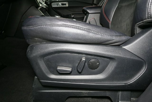 Used 2023 Ford Explorer ST-Line AWD/4WD image 39