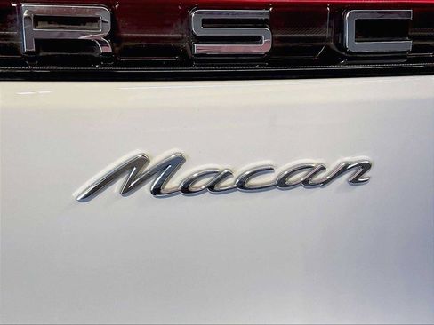Certified 2023 Porsche Macan AWD/4WD image 35
