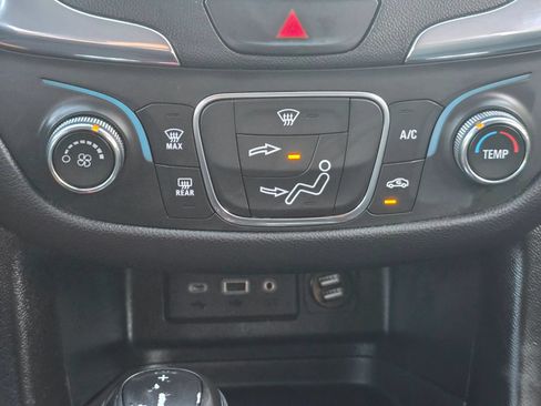 Used 2020 Chevrolet Equinox LT FWD image 12