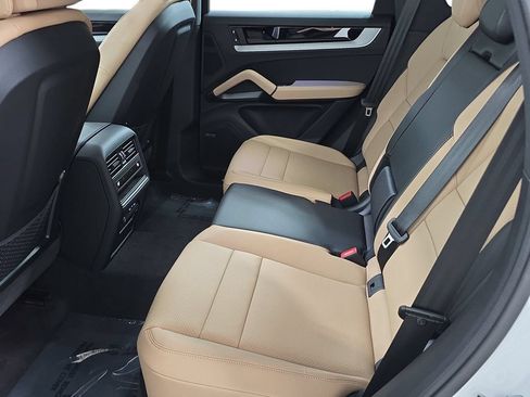 Certified 2026 Porsche Cayenne AWD/4WD image 24