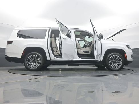 Used 2023 Jeep Wagoneer L Base w/ Premium Group I image 63