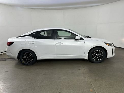 Used 2025 Nissan Sentra SV image 34