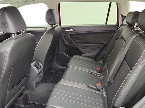 Used 2022 Volkswagen Tiguan SE AWD/4WD image 19