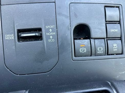 Certified 2024 Toyota Highlander LE FWD image 19