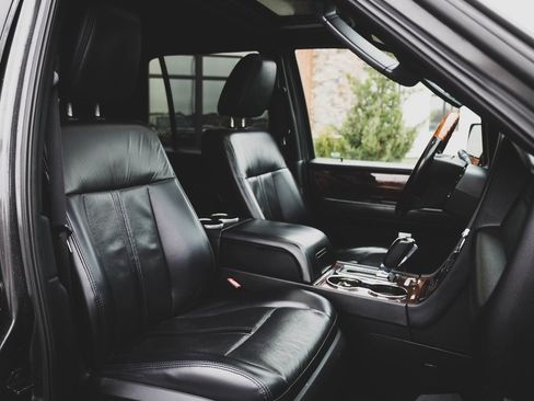 Used 2017 Lincoln Navigator Select image 32