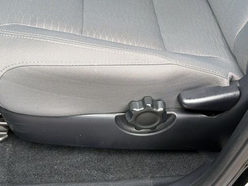 Used 2019 Toyota Tacoma SR5 AWD/4WD image 16
