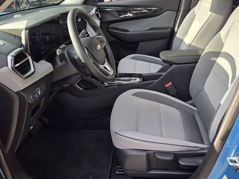 Used 2025 Chevrolet TrailBlazer LT w/ LT Cold Weather Package FWD image 12