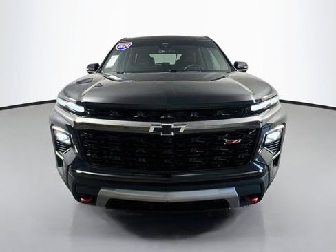 Used 2024 Chevrolet Traverse Z71 AWD/4WD image 3