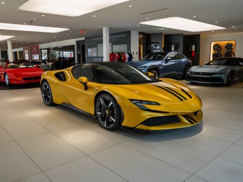 Used 2024 Ferrari SF90 Spider image 55
