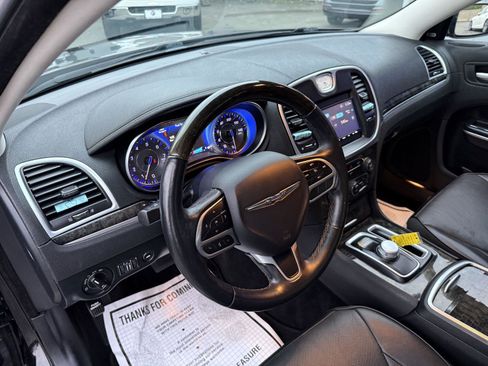 Used 2018 Chrysler 300 Limited image 14