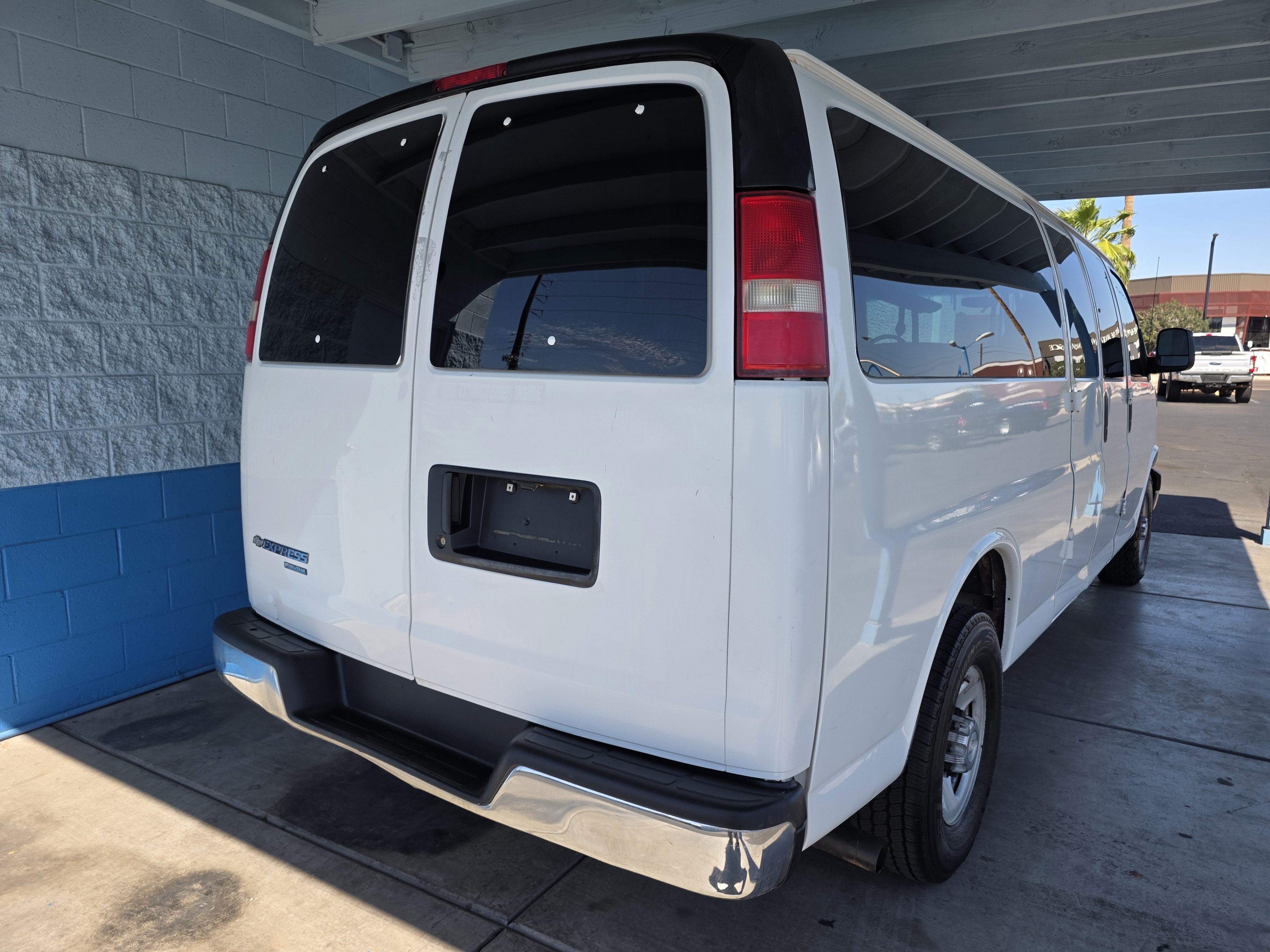 Used 2016 Chevrolet Express 3500 LT w/ LT Preferred Equipment Group RWD image 2