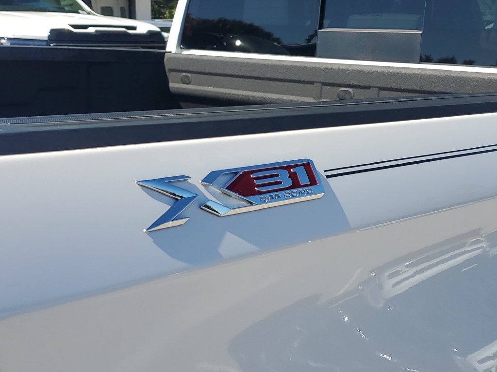 Used 2023 GMC Sierra 1500 SLT w/ SLT Premium Plus Package AWD/4WD image 11