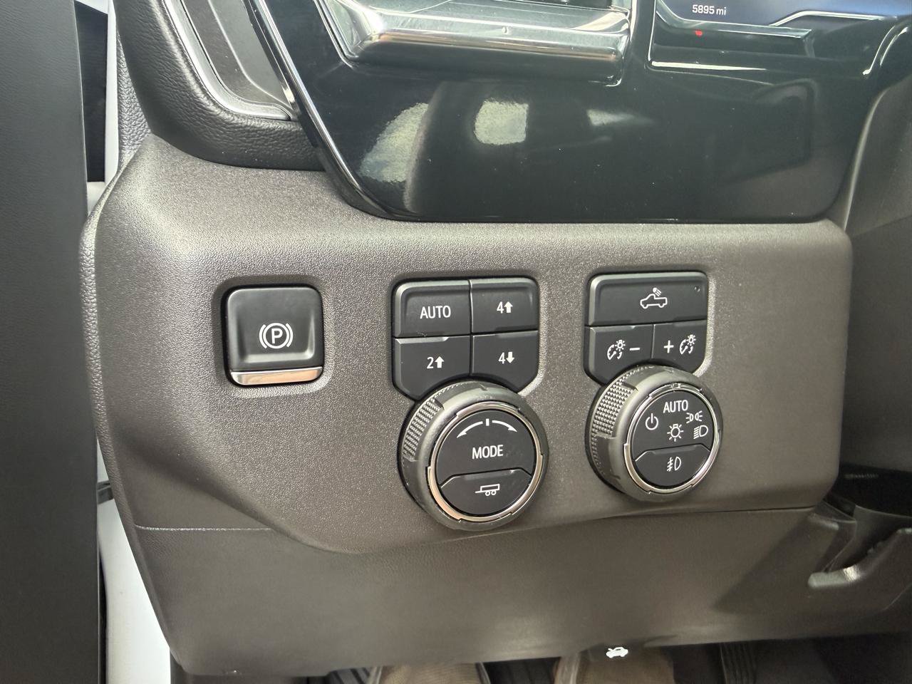 Used 2025 Chevrolet Silverado 1500 LT Trail Boss w/ Convenience Package II AWD/4WD image 18