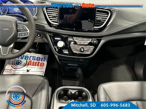 New 2026 Chrysler Pacifica Select image 24