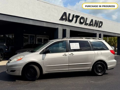 Used 2009 Toyota Sienna CE FWD image 4