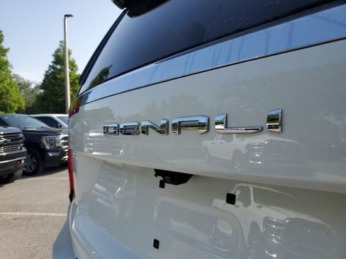 Used 2025 GMC Yukon XL Denali AWD/4WD image 8