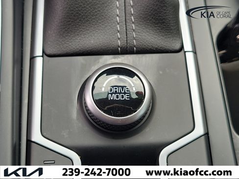 Certified 2025 Kia Sorento LX FWD image 29