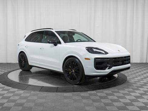 Certified 2024 Porsche Cayenne Turbo image 9