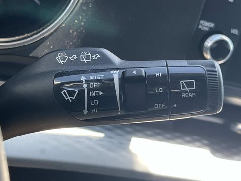 Used 2023 Kia Carnival LX FWD image 39