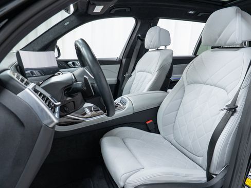 Certified 2024 BMW X7 xDrive40i w/ Executive Package image 13