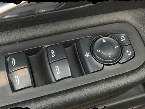 Used 2024 GMC Terrain SLE FWD image 16