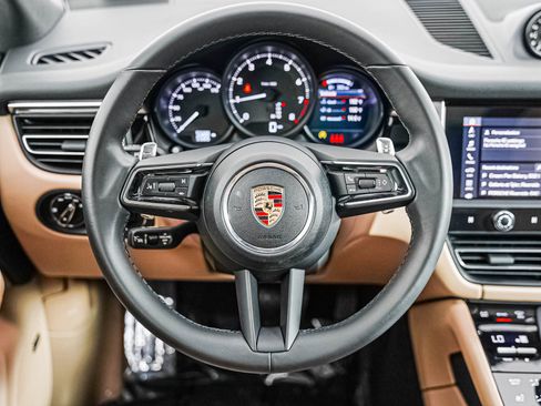 Certified 2026 Porsche Macan AWD/4WD image 17