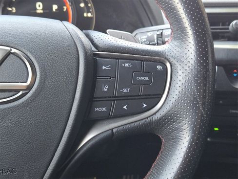 Used 2019 Lexus UX 200 F Sport image 30