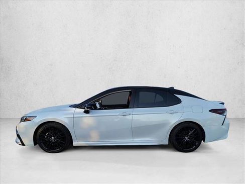 Used 2022 Toyota Camry XSE FWD image 8