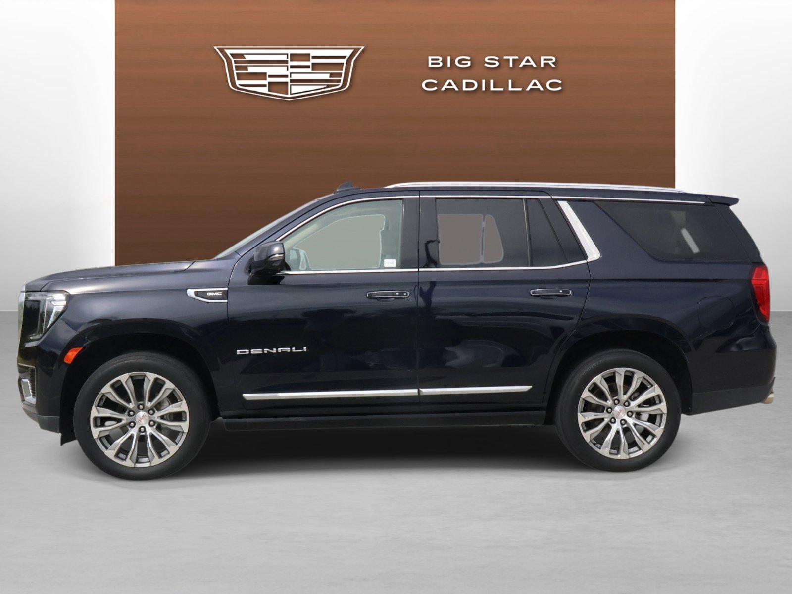 Used 2021 GMC Yukon Denali w/ Denali Ultimate Package AWD/4WD image 2
