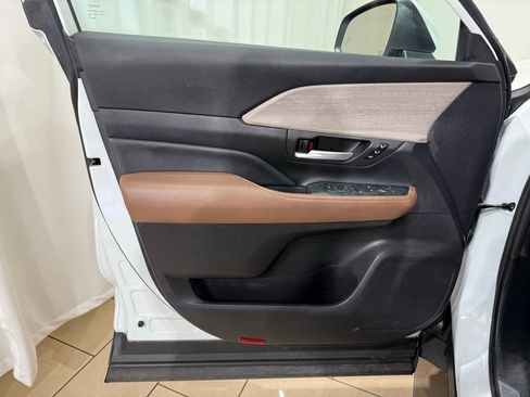 Certified 2024 Toyota Grand Highlander Platinum image 15
