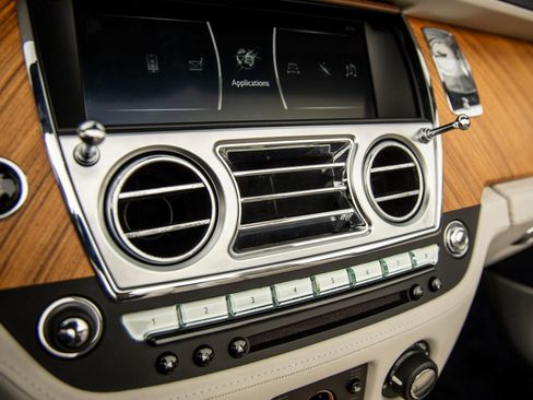 Used 2018 Rolls-Royce Dawn RWD image 35