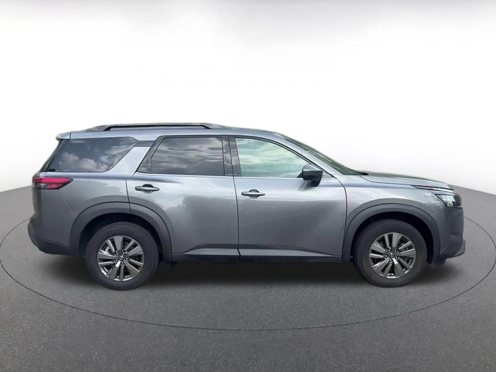 Used 2025 Nissan Pathfinder SV AWD/4WD image 15