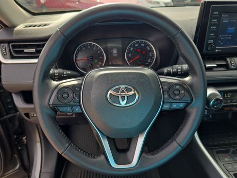 Used 2021 Toyota RAV4 XLE Premium image 33
