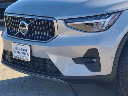 Used 2025 Volvo XC40 B5 Plus image 3
