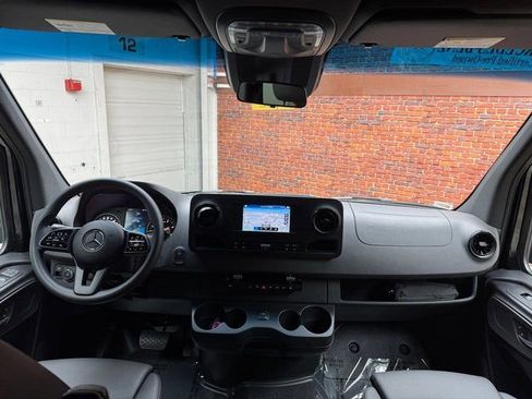 Used 2023 Mercedes-Benz Sprinter 2500 image 14