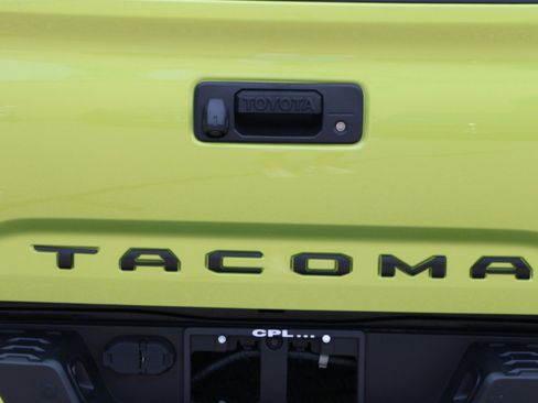 Used 2022 Toyota Tacoma SR5 AWD/4WD image 5