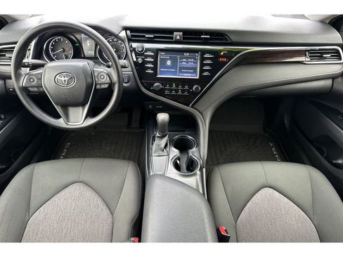 Used 2018 Toyota Camry LE w/ Convenience Package FWD image 14