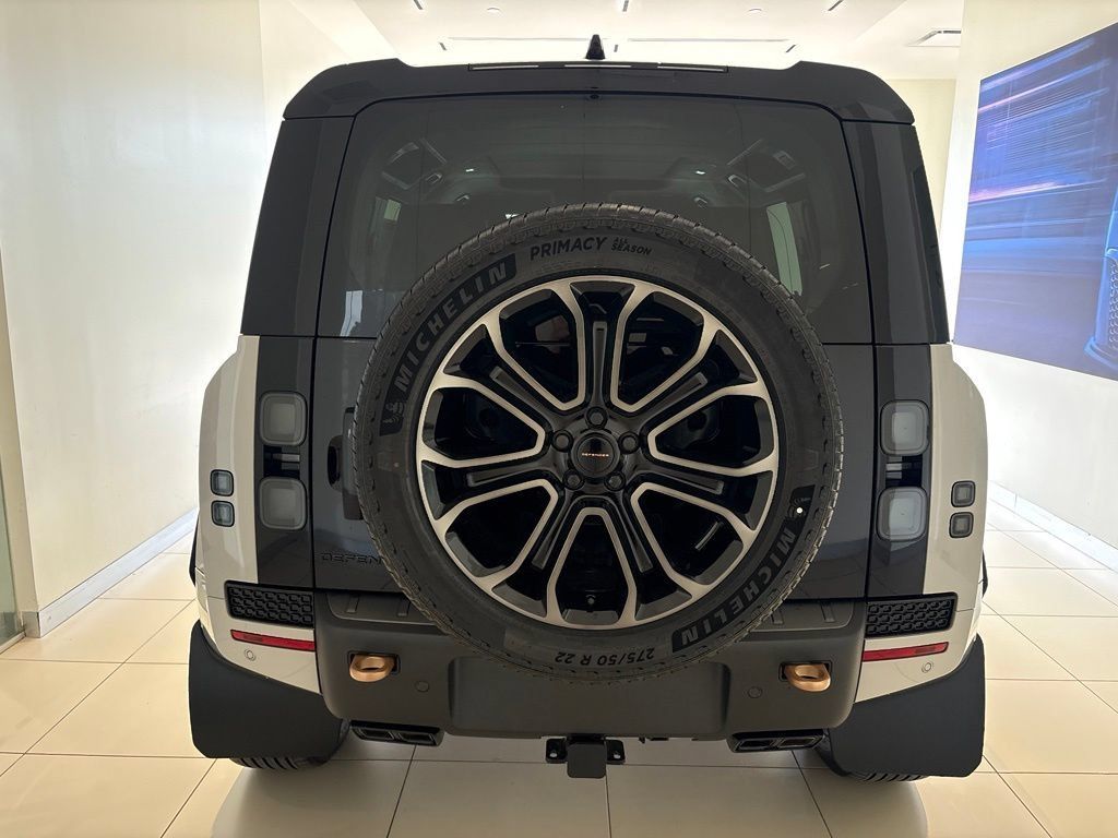 New 2026 Land Rover Defender 110 AWD/4WD image 3
