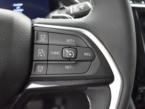 Used 2023 Jeep Grand Cherokee Altitude AWD/4WD image 7