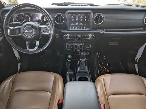 Used 2022 Jeep Wrangler Unlimited Sahara image 11