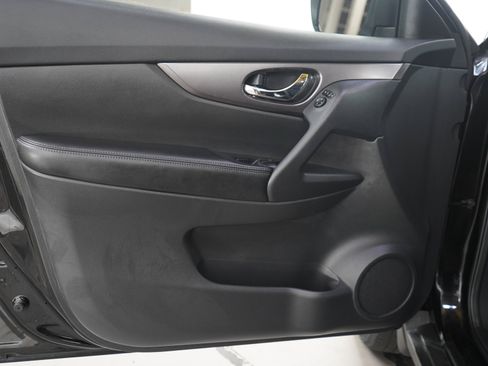 Used 2015 Nissan Rogue S AWD/4WD image 18