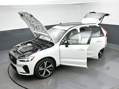 Used 2023 Volvo XC60 B5 Ultimate w/ Protection Package Premier AWD/4WD image 54
