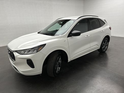 Used 2024 Ford Escape ST-Line w/ Tech Pack #1 AWD/4WD image 4