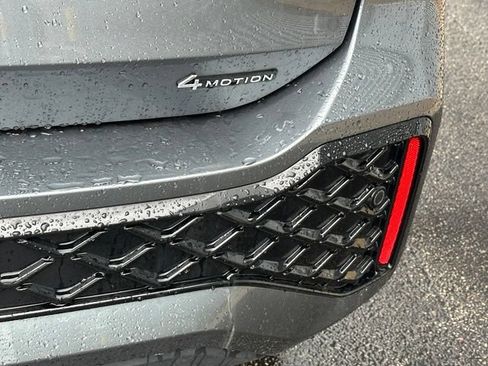 Certified 2025 Volkswagen Tiguan SE R-Line AWD/4WD image 16